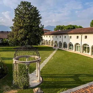 https://villa-i-pini.hotelinveneto.com